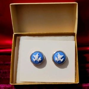 NWOT - Vintage 1983 Avon Blue Cameo Earrings